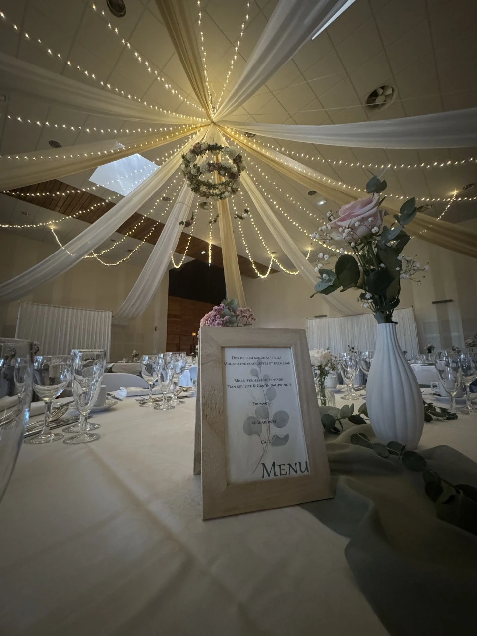 Decoration mariage le puy st bonnet plafond tenture led